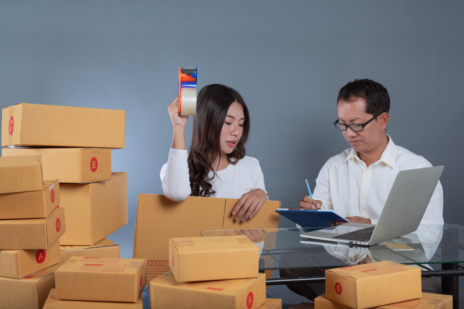 How to Choose the Best Two-Step Dropshipping Solution for Your Business